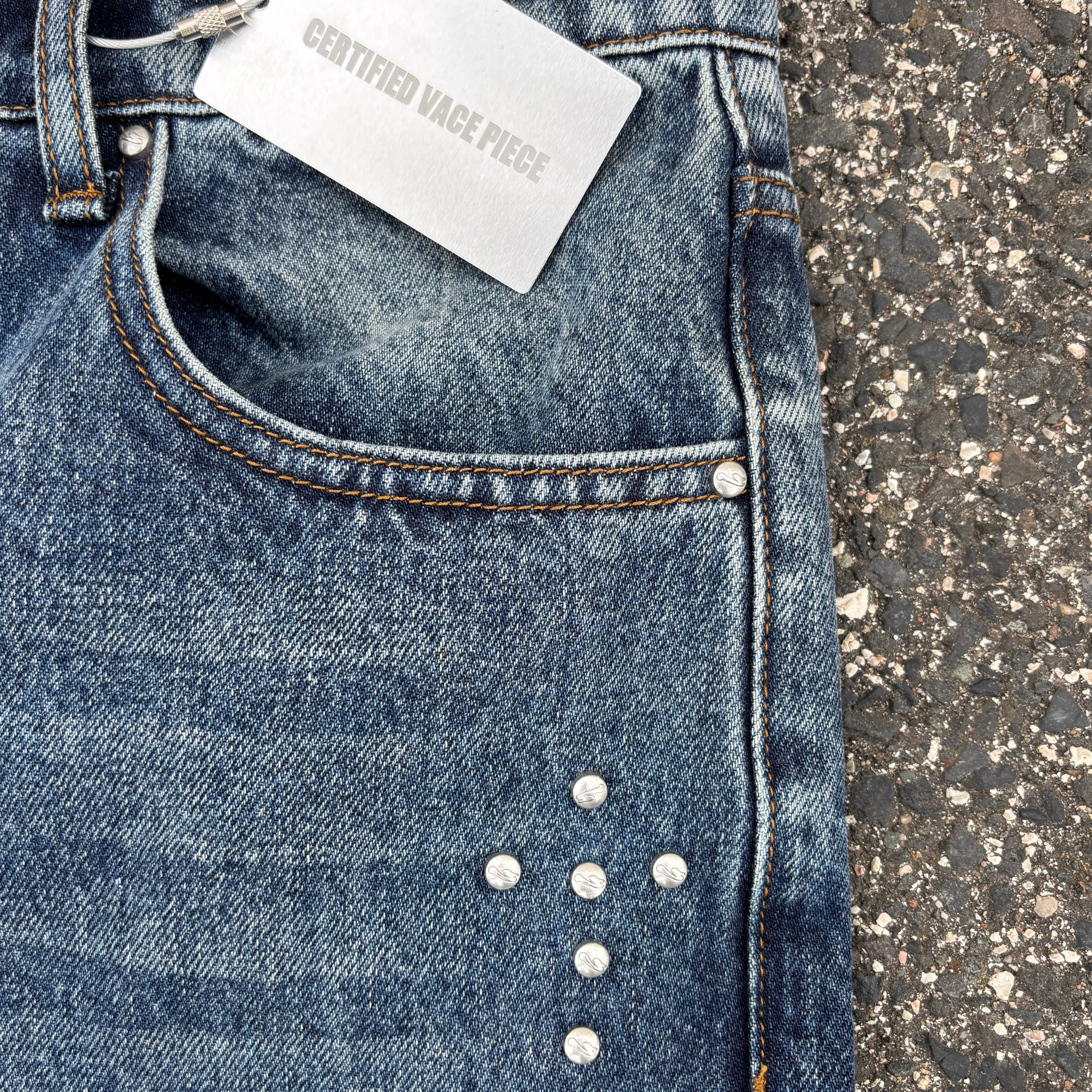 DISTRESSED CROSS DENIM