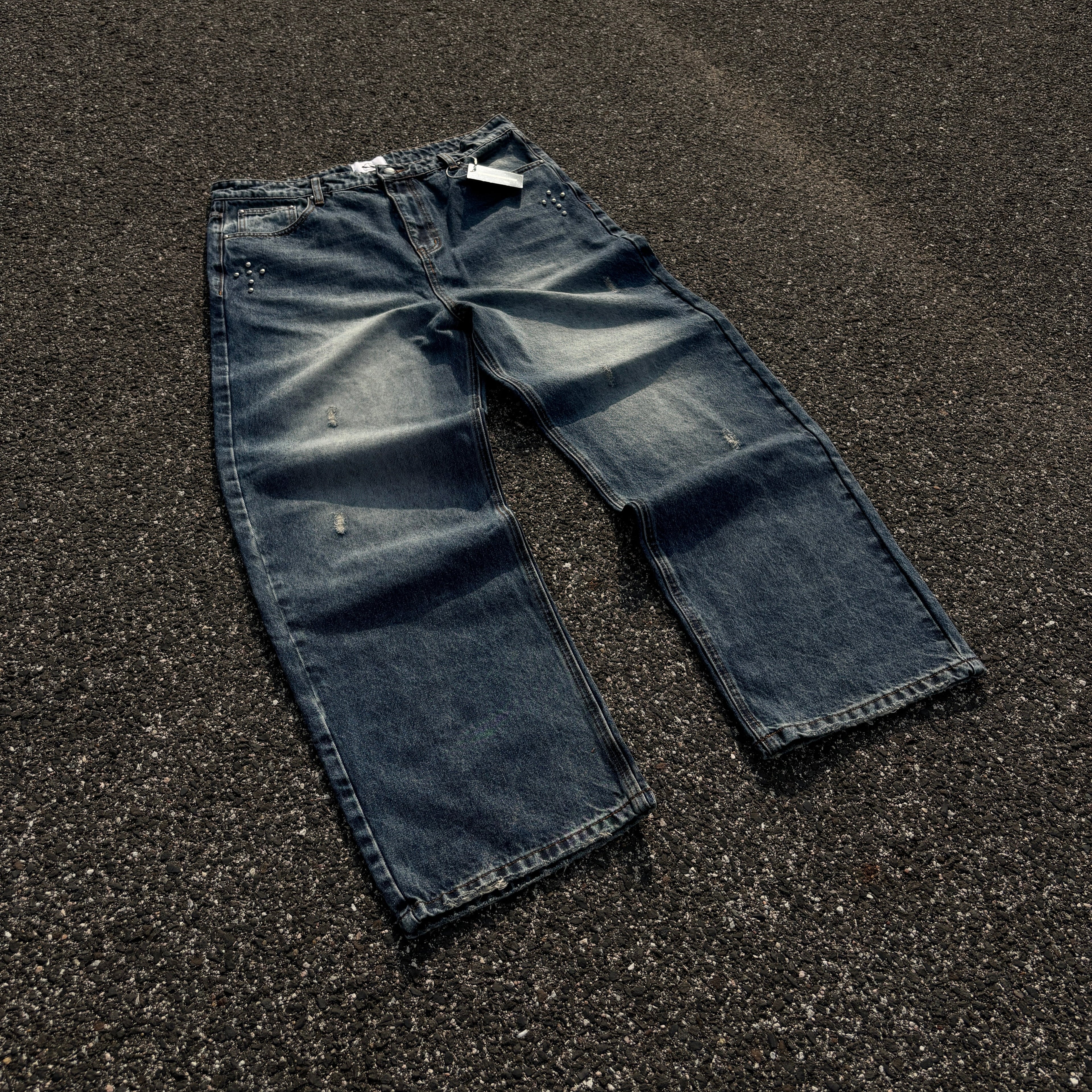 DISTRESSED CROSS DENIM