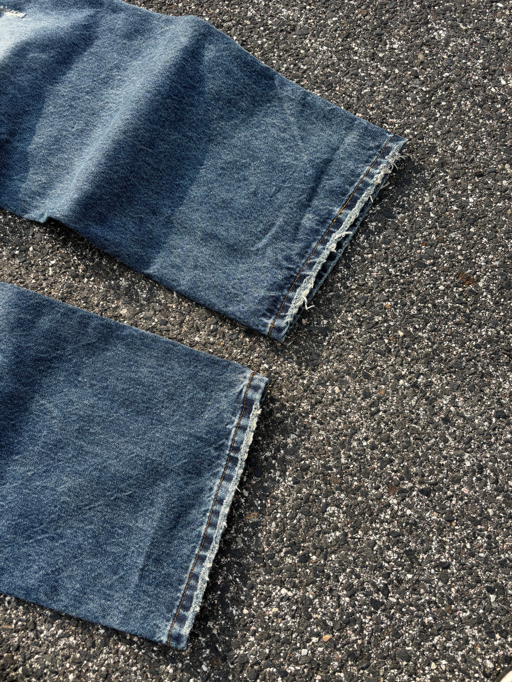 DISTRESSED CROSS DENIM